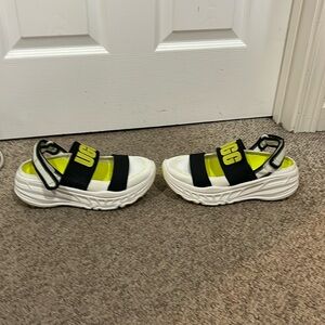 Like New Ugg white black neon sling back runner shoes sz 7